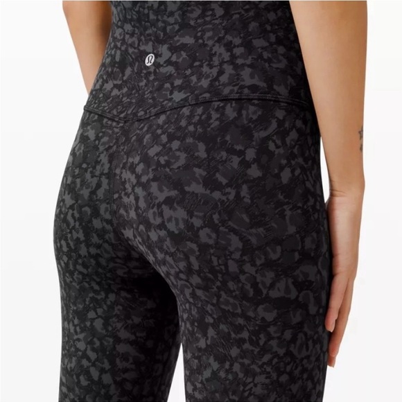 LULULEMON Align High-Rise Pant
Size 4 Black & charcoal - Picture 2 of 4